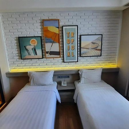 Expressia Hotel マカッサル エクステリア 写真