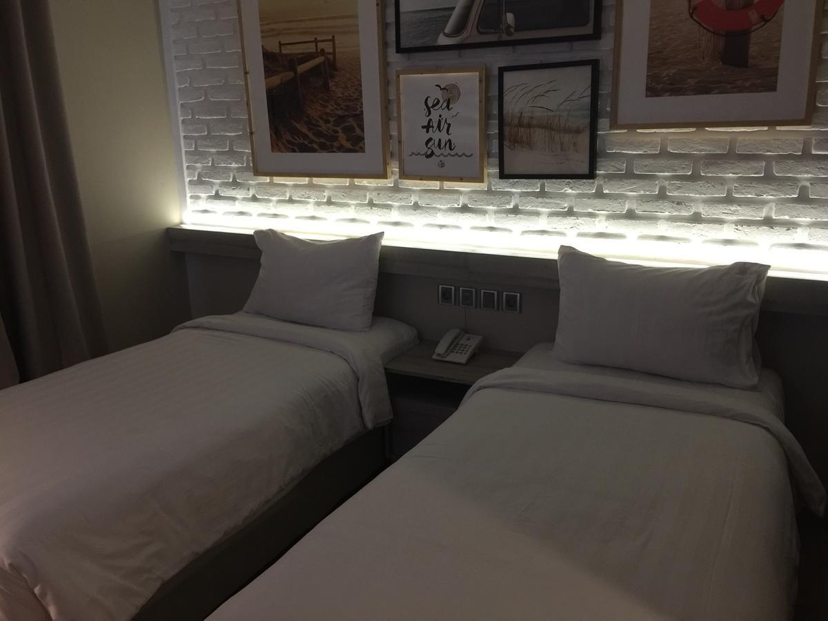 Expressia Hotel マカッサル エクステリア 写真